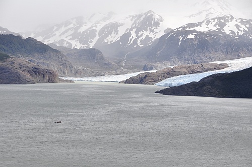 Grey Gletscher mit  Passagierboot als Bezugsobjekt
