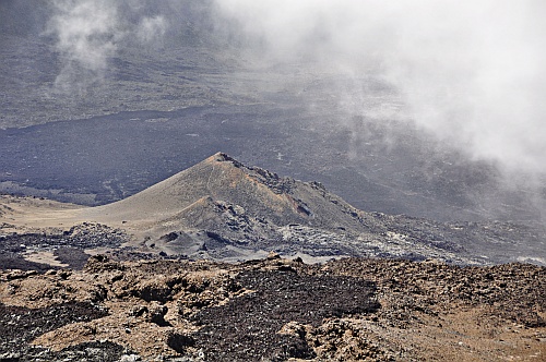 Kraterlandschaft am Piton de la Fournaise