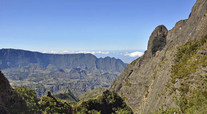 Cilaos mit Durchgang zum Meer