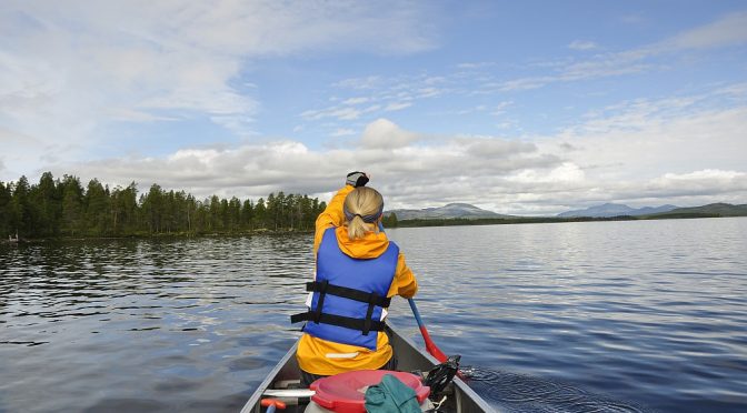 Entspanntes Paddeln bei Sonnenschein
