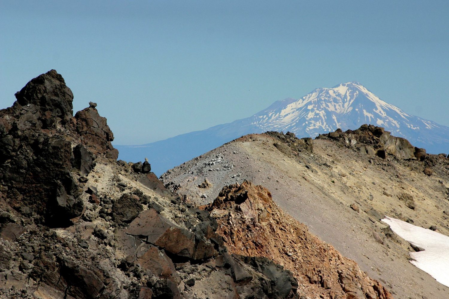 Lassen NP mit Mt. Shasta (Wikipedia)